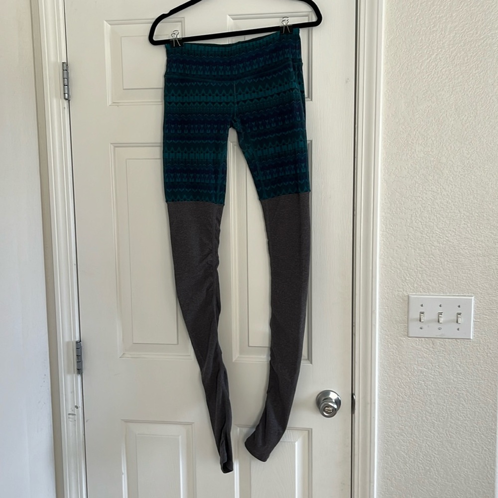 Alo pattered goddess leggings